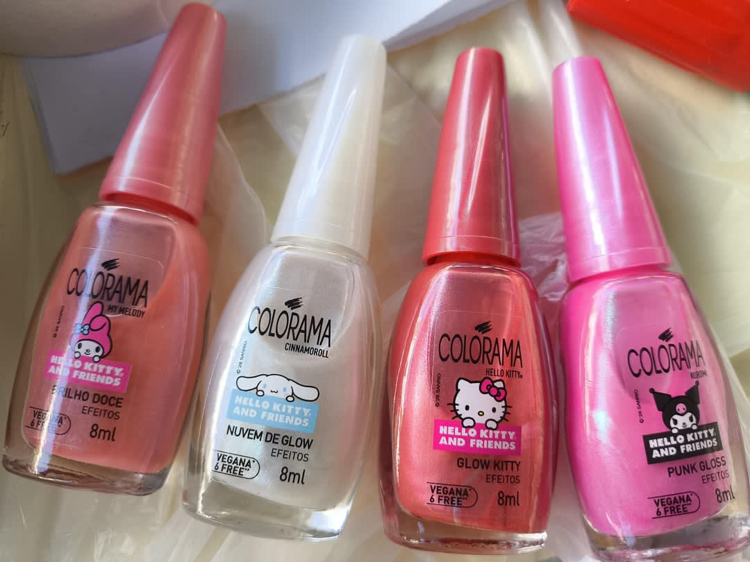 Quatro esmaltes Colorama Hello Kitty and Friends dispostos lado a lado