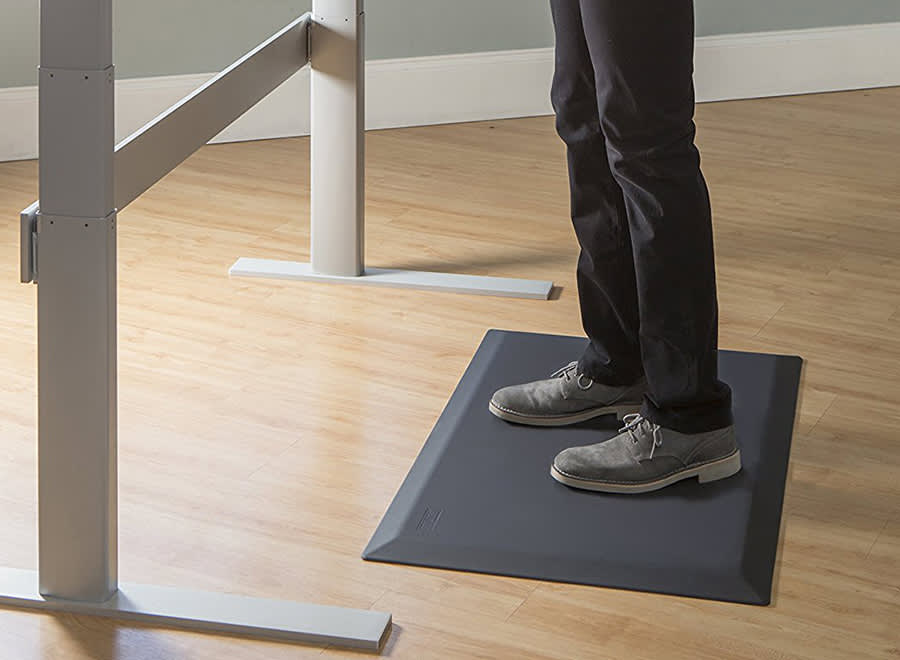 Imprint CumulusPRO Professional Anti-Fatigue Mat &ndash; black mat beside standing desk