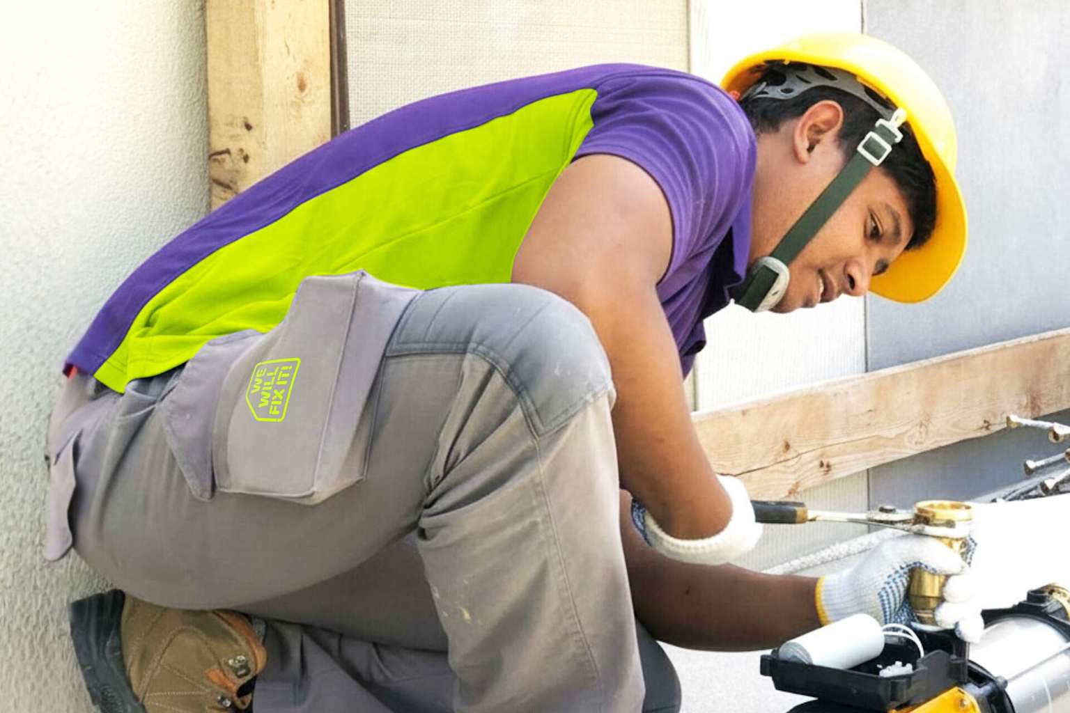 Plumber fixing pipes leak repair UAE