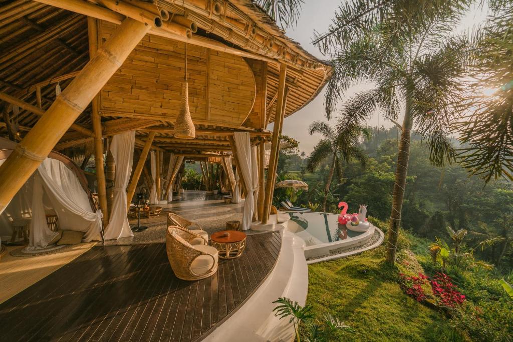 Luxury Bamboo Villa Pool