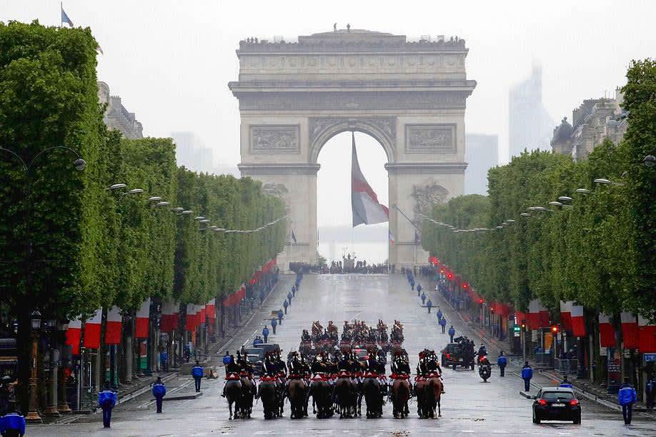 Cérémonie à l'Arc de Triomphe