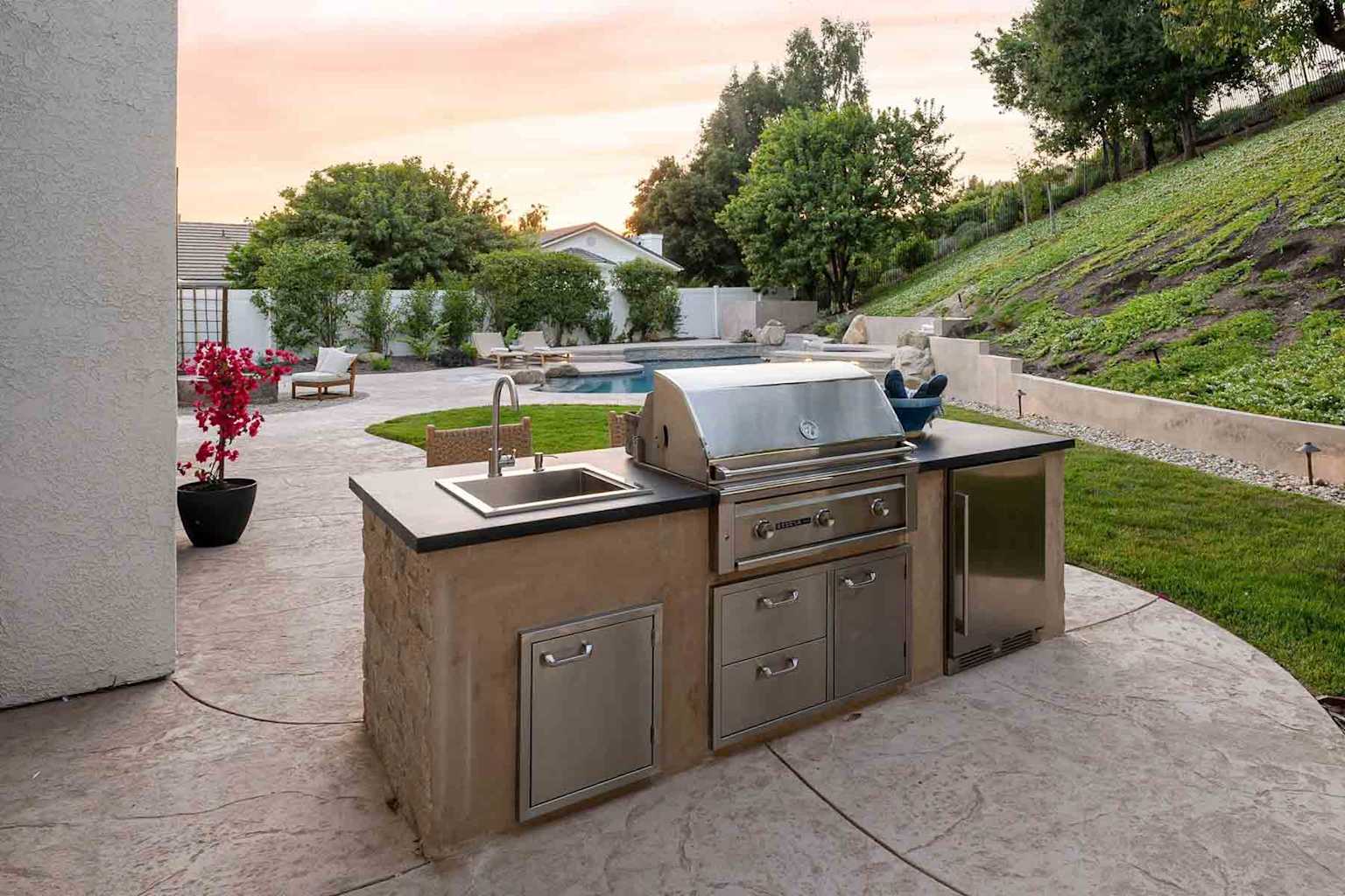 Custom outdoor kitchen installation by Legacy System Pavers in the Bay Area
