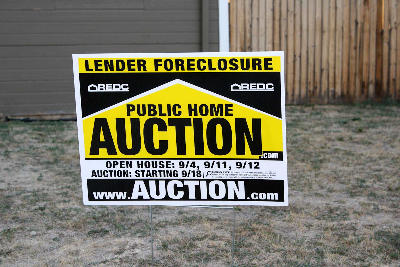 Public auction foreclosure sign