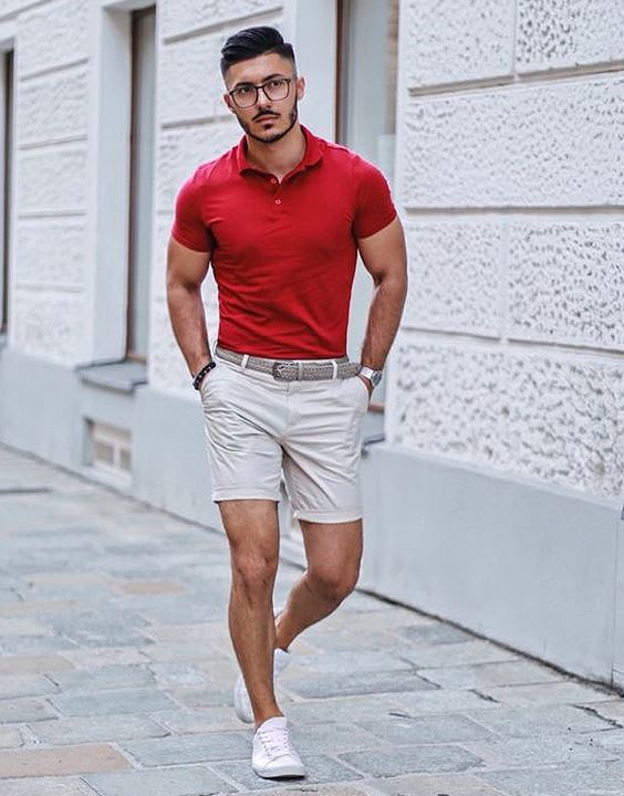 Men summer airport outfit India — lightweight tee with linen shorts and slides for short domestic routes