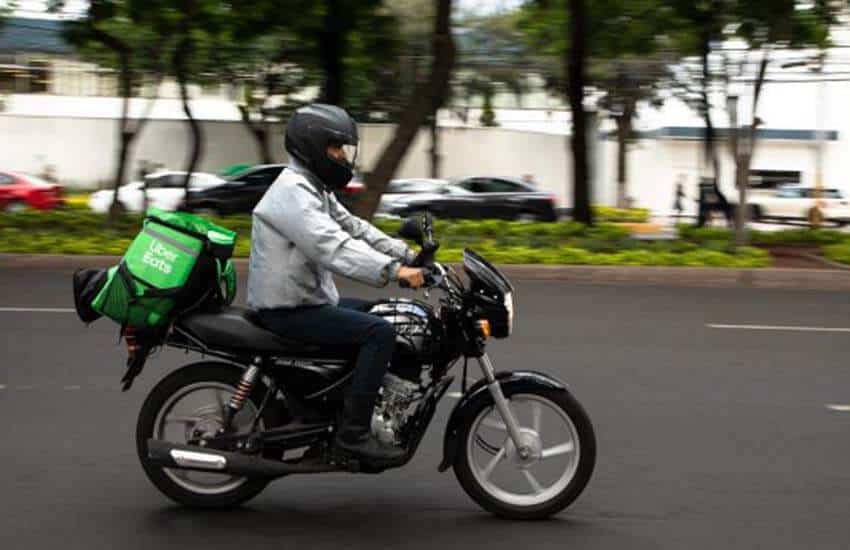 Repartidor en motocicleta