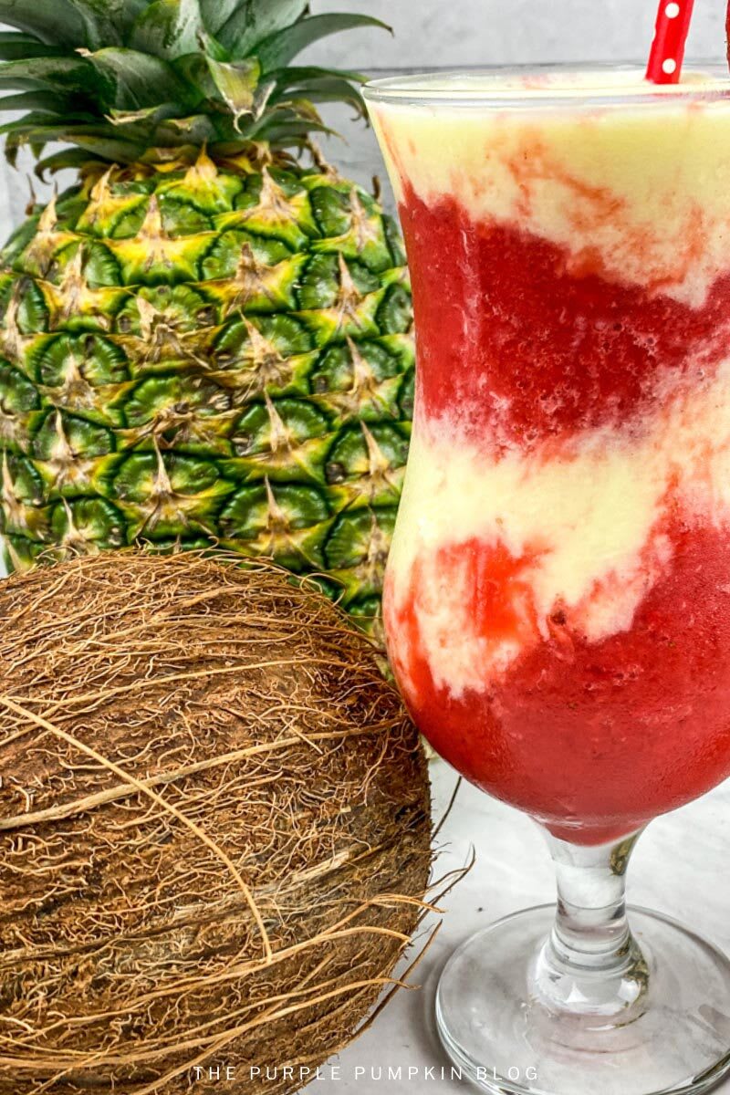 Cocktail fruité premium aux tons rose et jaune