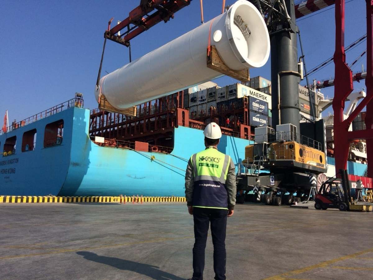 Customs clearance at port