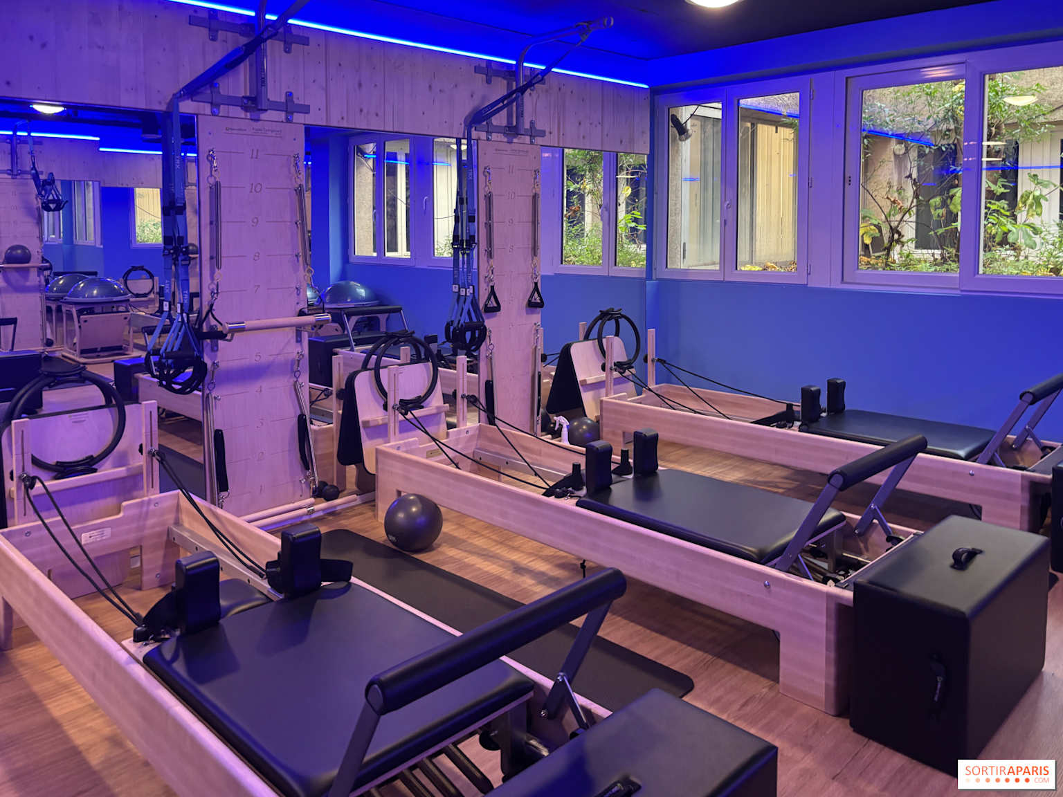 Studio de Pilates com múltiplos Reformers para aulas em grupo