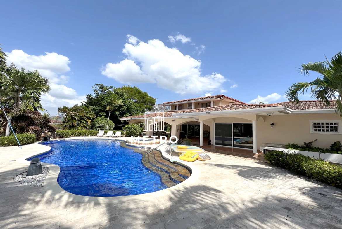 Coronado Panama beach home with pool