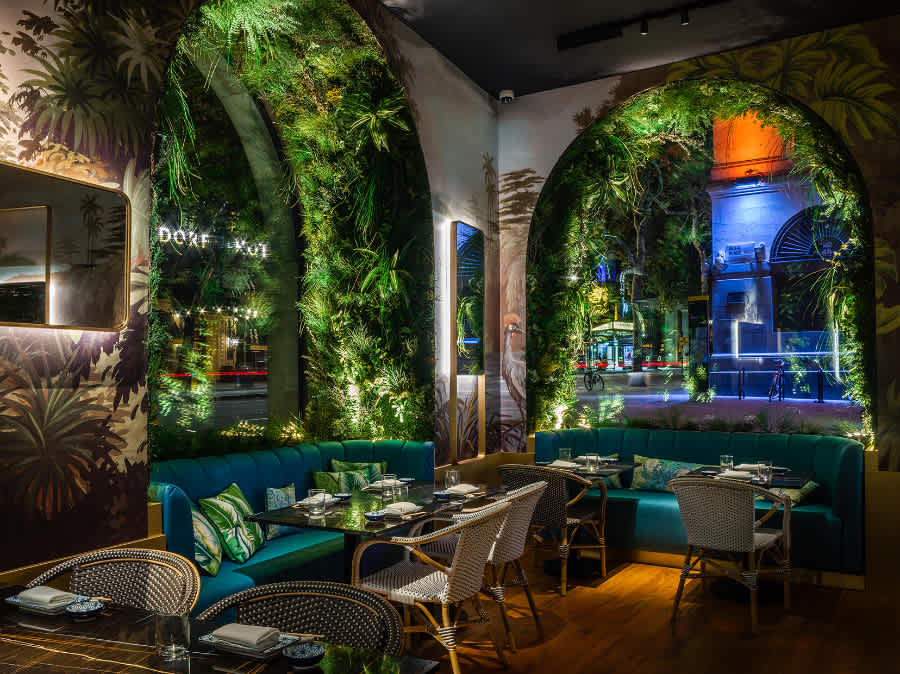 Interior elegante de restaurante premium