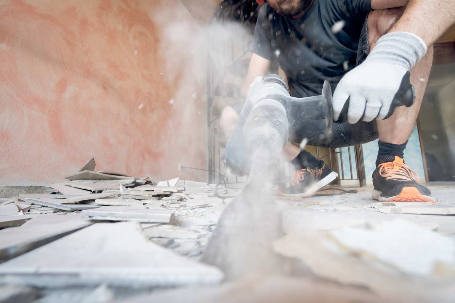 Curățenie după renovare, îndepărtare praf și moloz