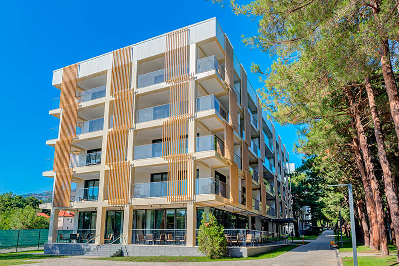 Ревиталь Парк Геленджик — корпус и парк пицундских сосен