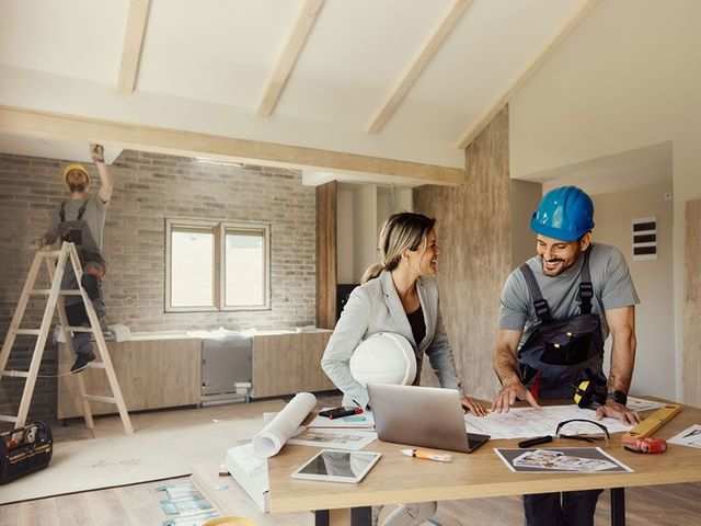 Free interior remodel consultation — interior remodeling contractor visiting home