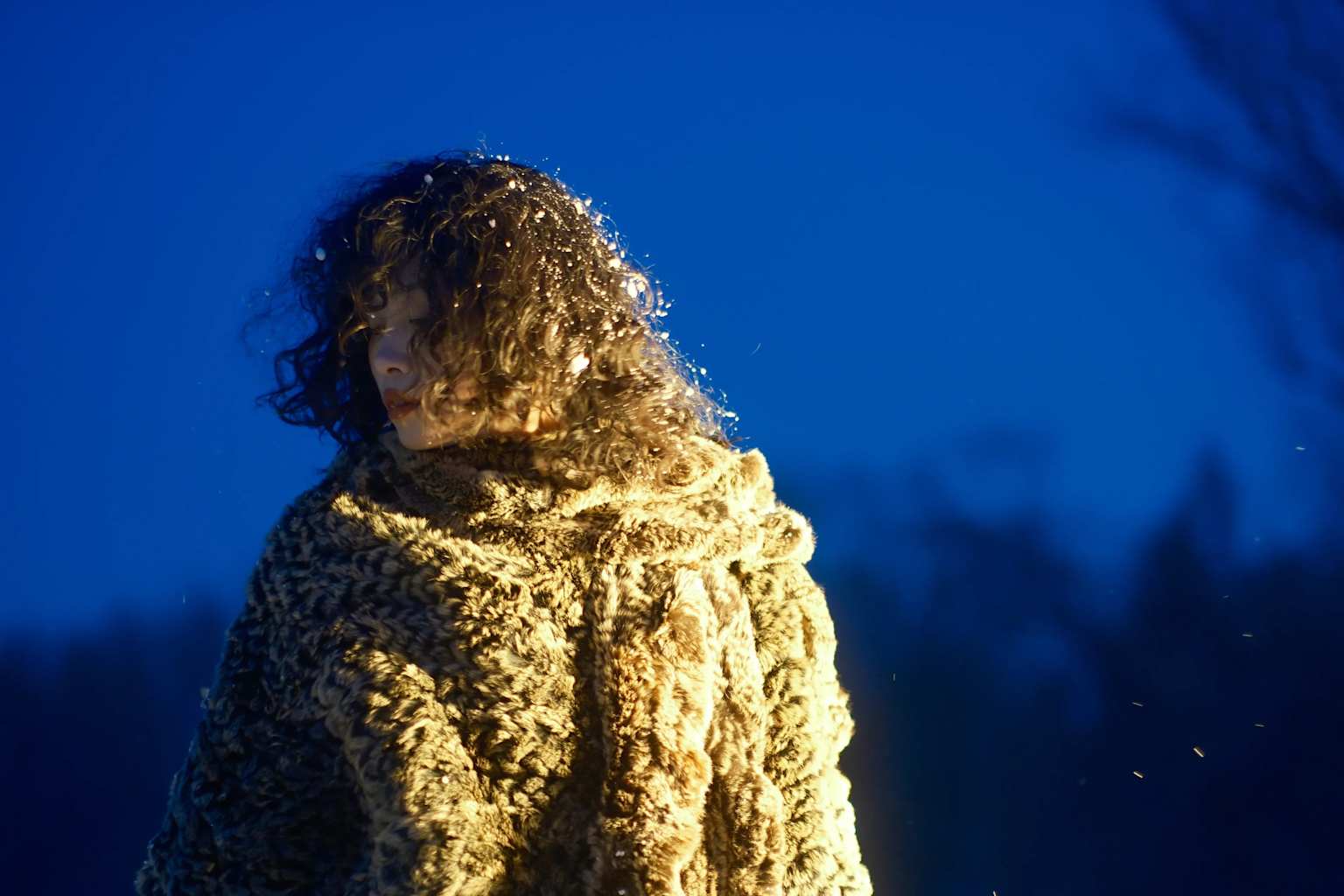 Cool tones blue hour portrait moody serin tonlar