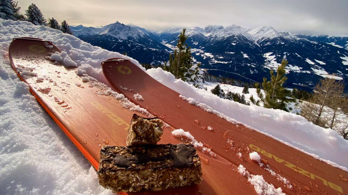 Nutrición Día Travesía: 400 kcal/h + agua sorbos 45min