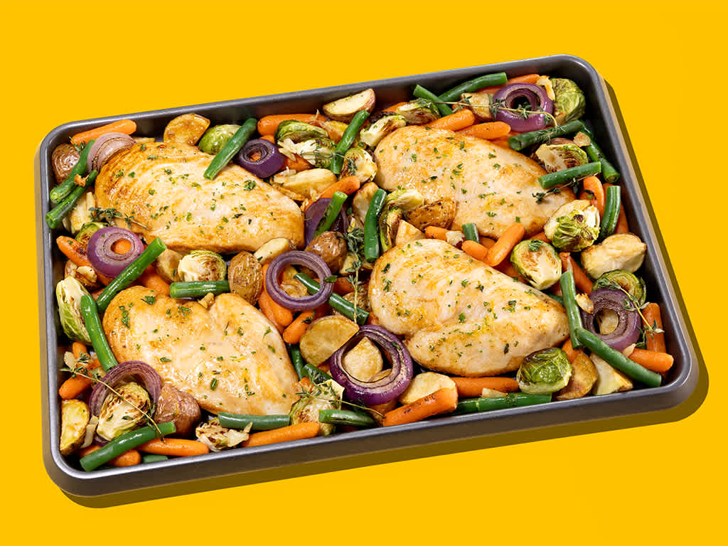 Sheet pan roasted chicken with green beans and carrots
