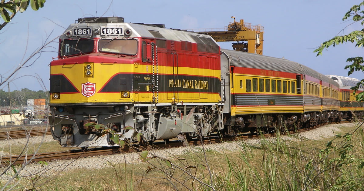 Panama Canal Railway tourist train exterior