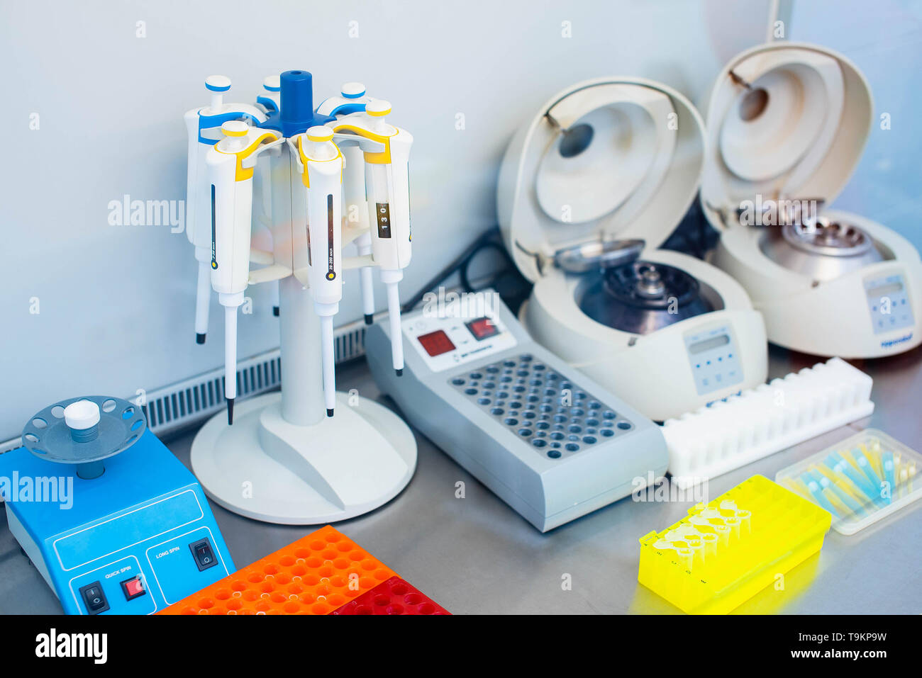 Laboratory bench