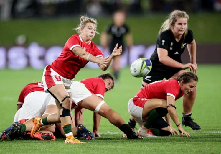 Entrer au ruck uniquement par la porte (derrière la ligne de
hors-jeu)