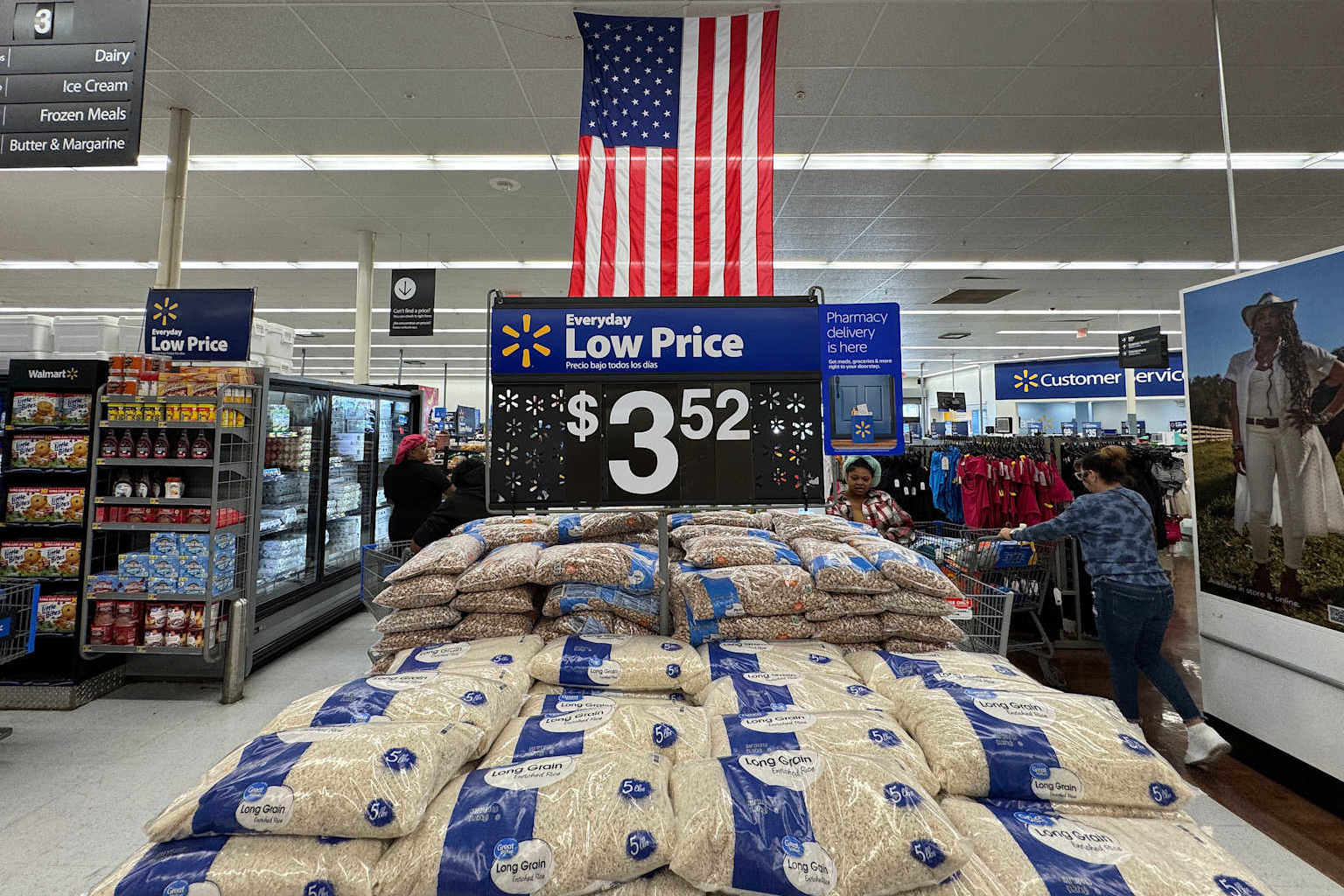Walmart Pulls 1st Quarter Earnings Estimates As Tariffs Upend Economic Forecasting