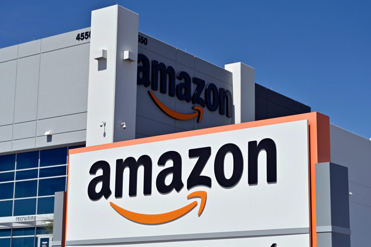 The Story Behind the Amazon Logo - GraphicSprings