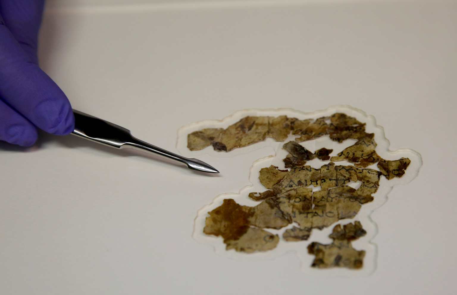 MIDEAST-JERUSALEM-ARCHAEOLOGY-DEAD SEA SCROLL