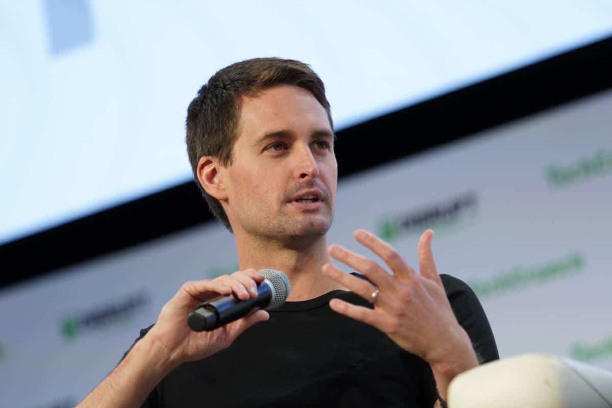 Snap plans to sell lightweight, consumer AR glasses in 2026 ...