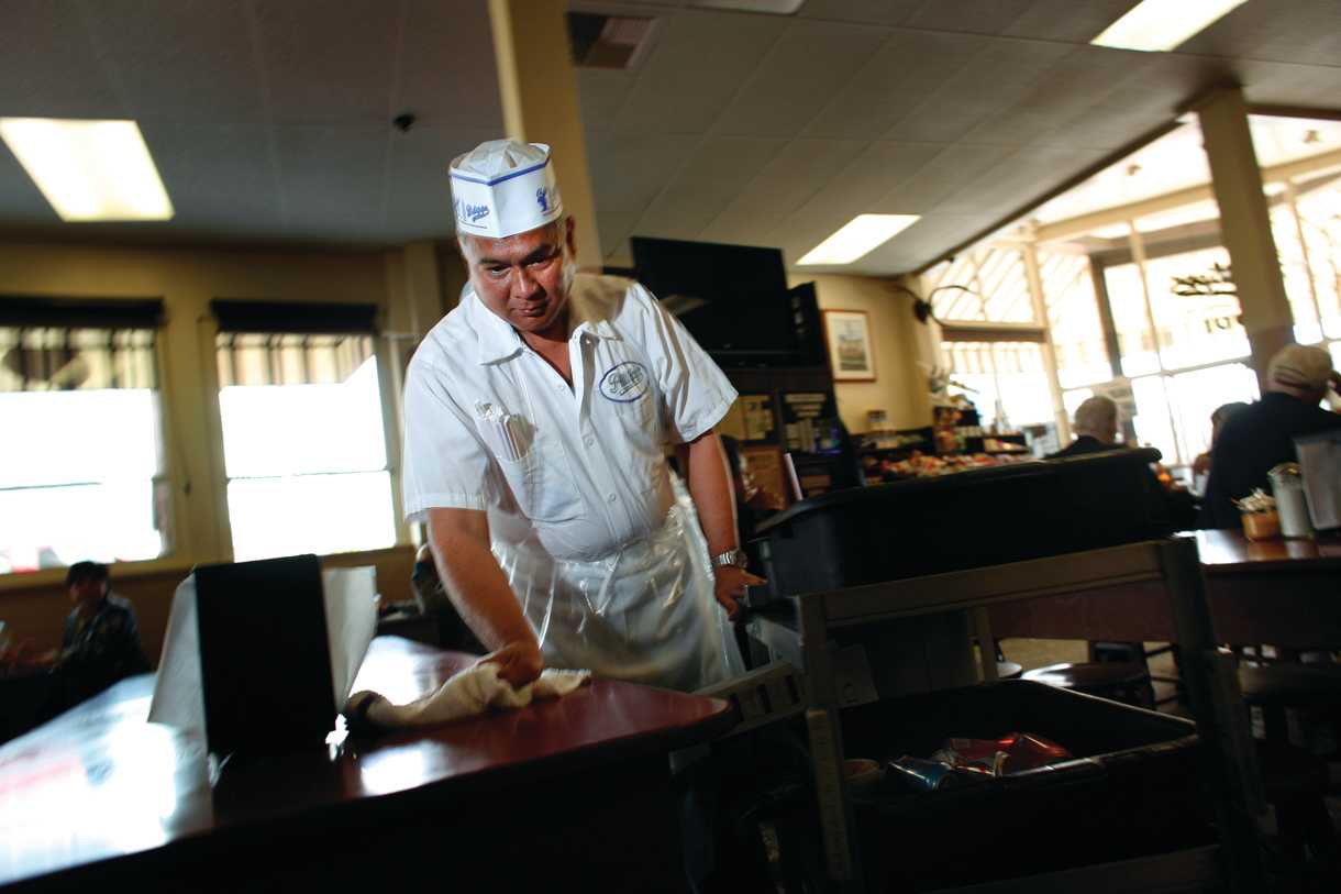 Clendenin, Jay L. 134869.TM.0306.phillipe.JLC  A busboy clears a table for the next patron at Ph