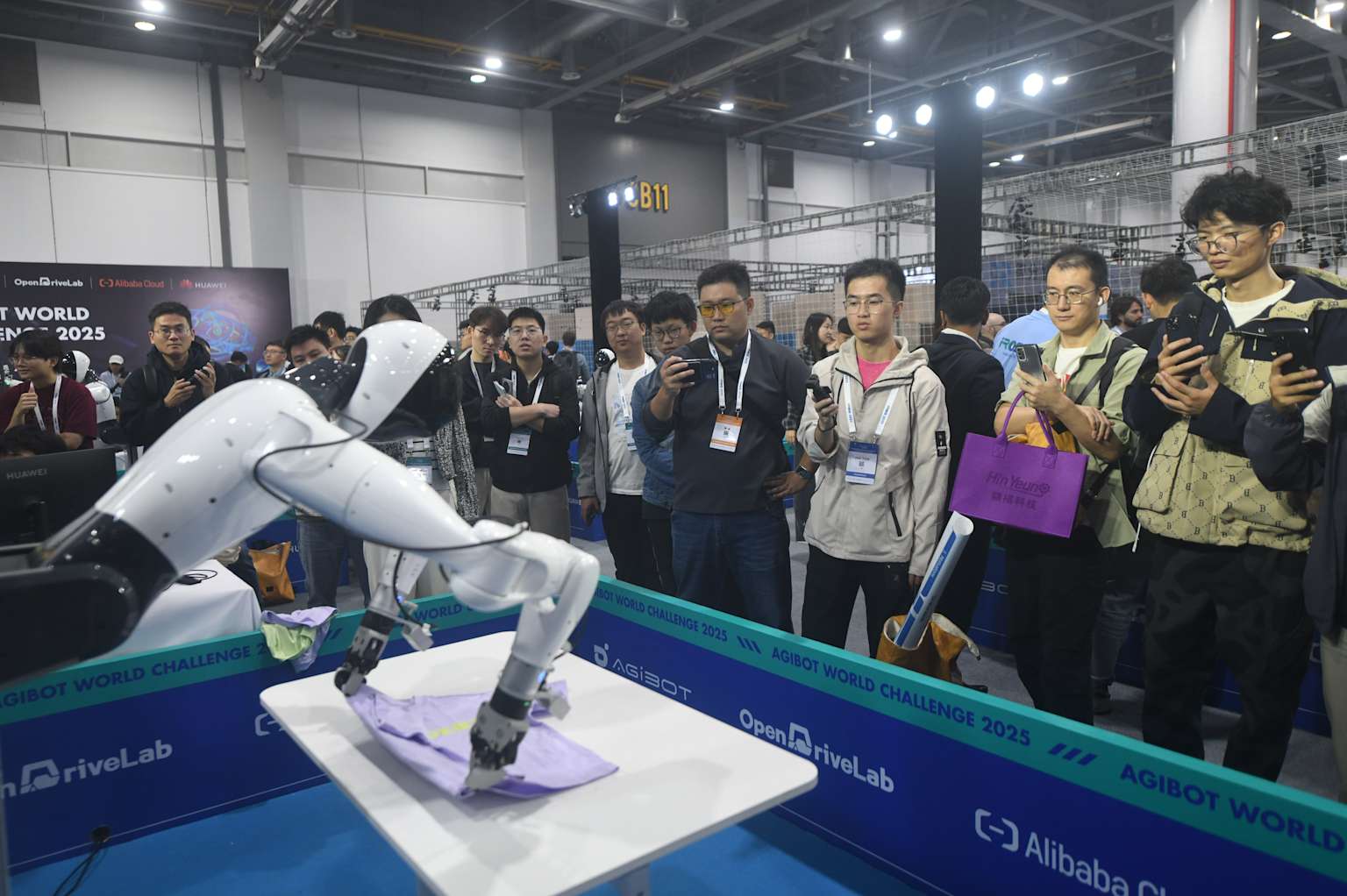 1X, 2만 달러 가정용 로봇 사전 주문 개시