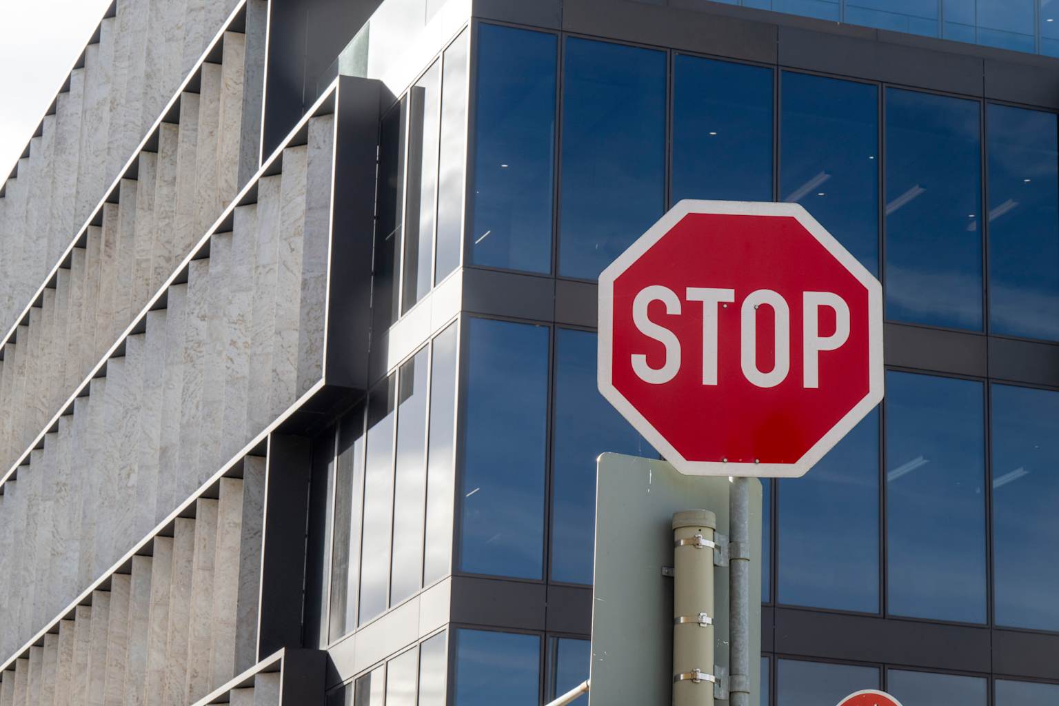 아마존, 게임 분야 해고 속에 뉴 월드 개발 종료