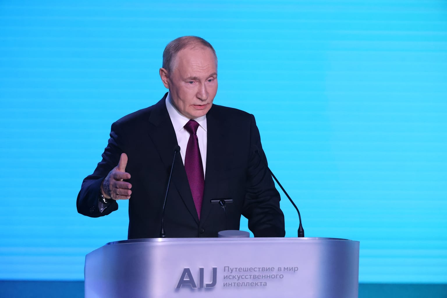 푸틴, 보안 우려 속에 러시아 AI 주권 촉구
