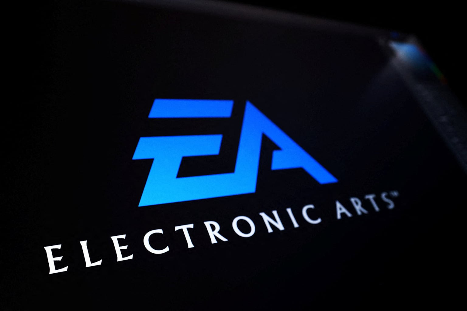 Quỹ PIF Saudi Arabia kiểm soát 93.4% Electronic Arts (EA)