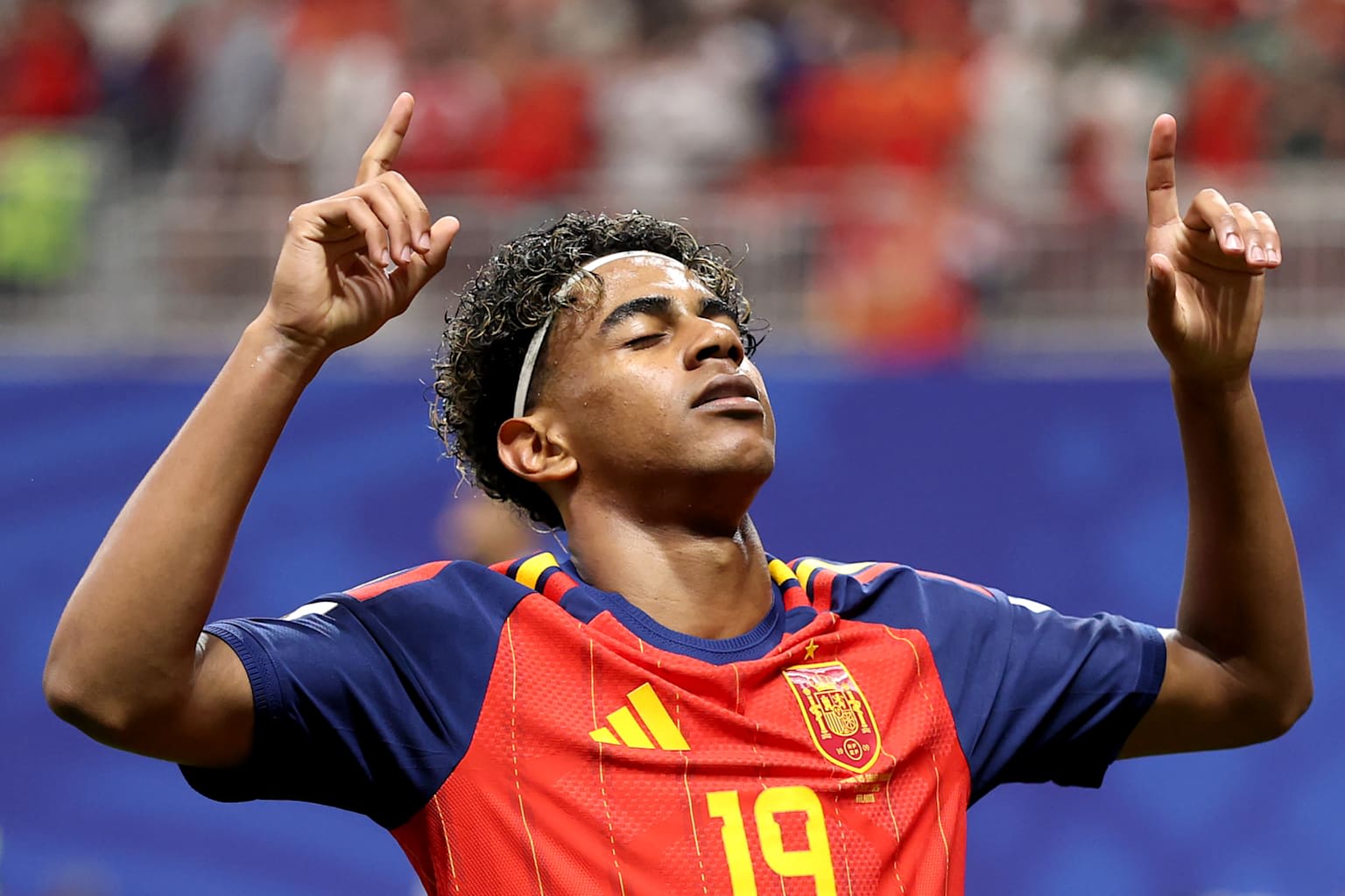 Spain crushes Saudi Arabia 4-0 as Yamal joins Pelé in World Cup record books