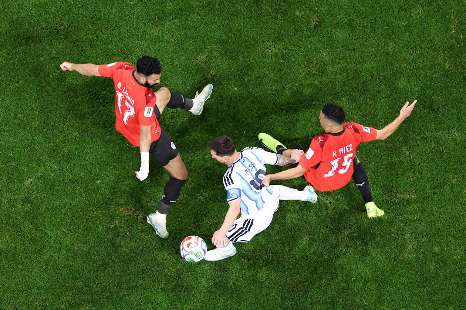 Argentina rallies from 2-0 down to beat Egypt 3-2 at World Cup