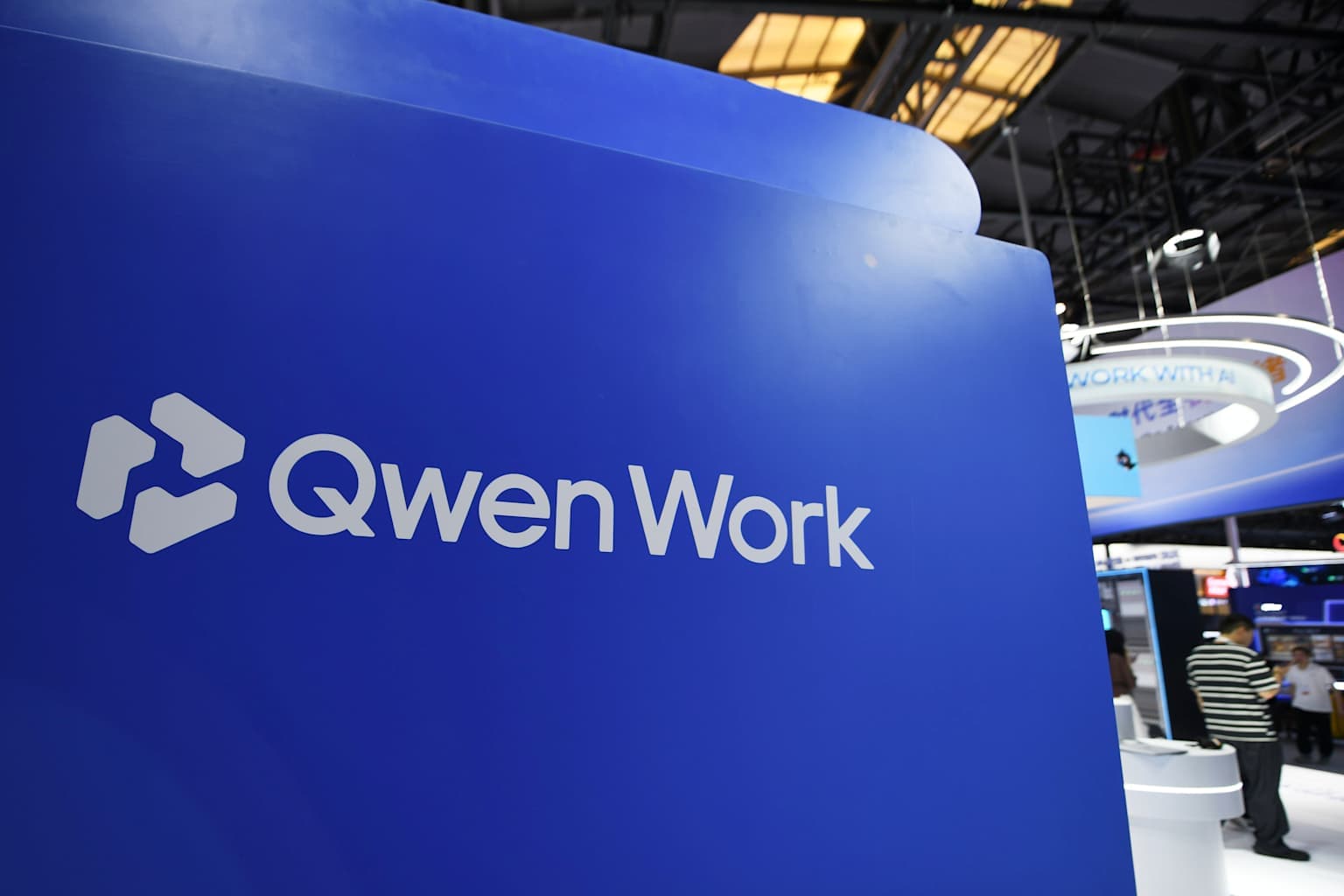 阿里巴巴发布2.4万亿参数Qwen3.8模型
