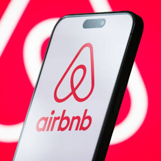Airbnb rolls out AI customer service bot to all US users this month