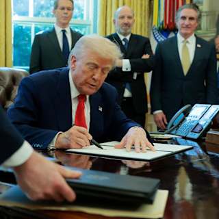 Trump signs executive order for self-deportaiton