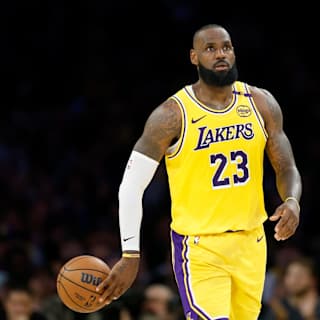 LeBron says knee feels “good” as he targets full recovery by training camp