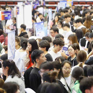 College grads face worst job market in over a decade