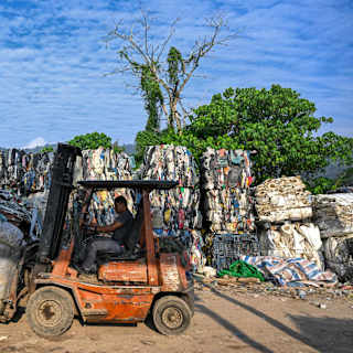 Malaysia bans US plastic waste imports