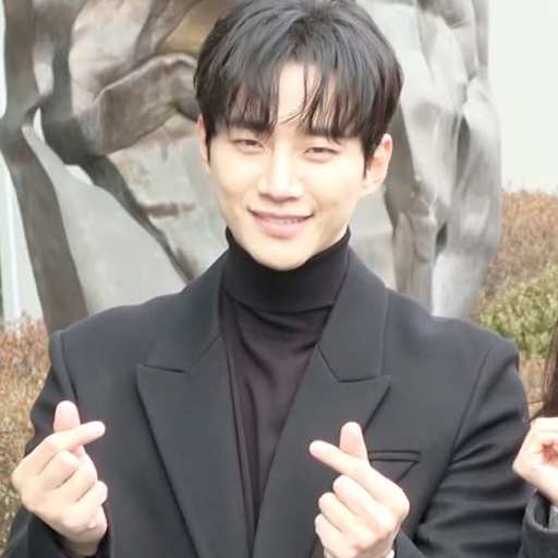 Lee Jun-ho making a finger heart gesture in December 2021.