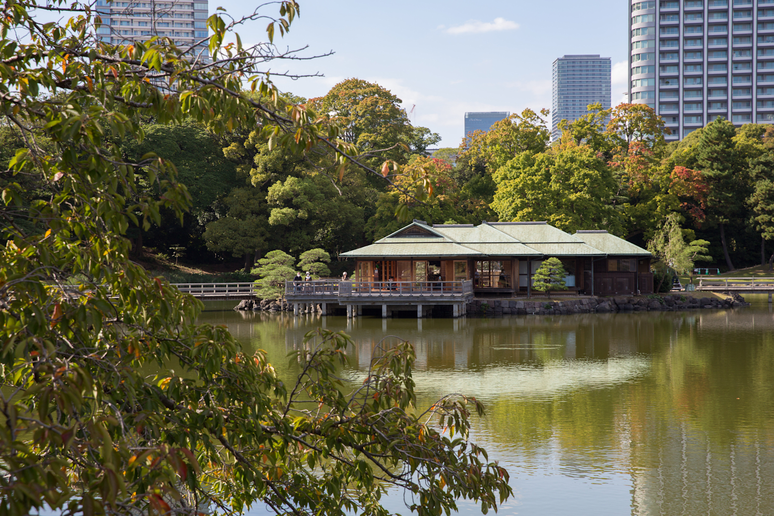 Nakajima-no-ochaya (tea house) in the middle of Shioiri-no-...