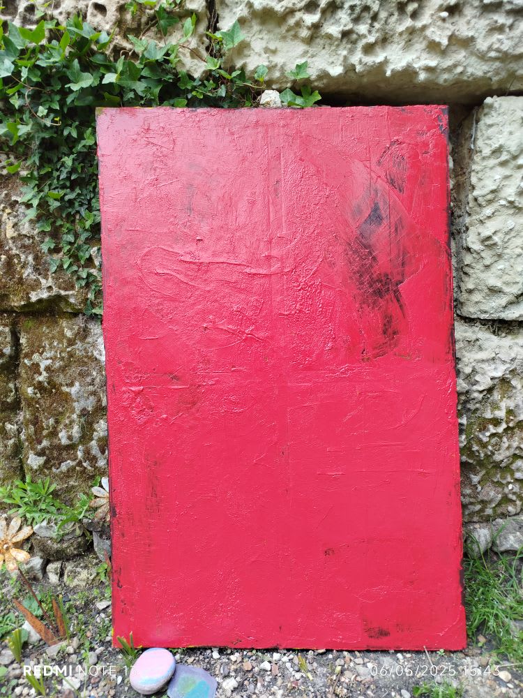 Vue extérieure de Rouge, mémoire d’ombre, texture et reliefs visibles, nuances de rouge et noir, Gérald Gaboriau, 2025.