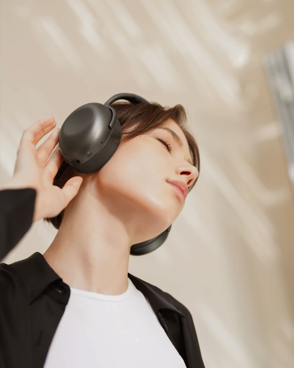 Person wearing headphones, possibly listening to binaural beats or meditation music to enhance mental clarity and focus