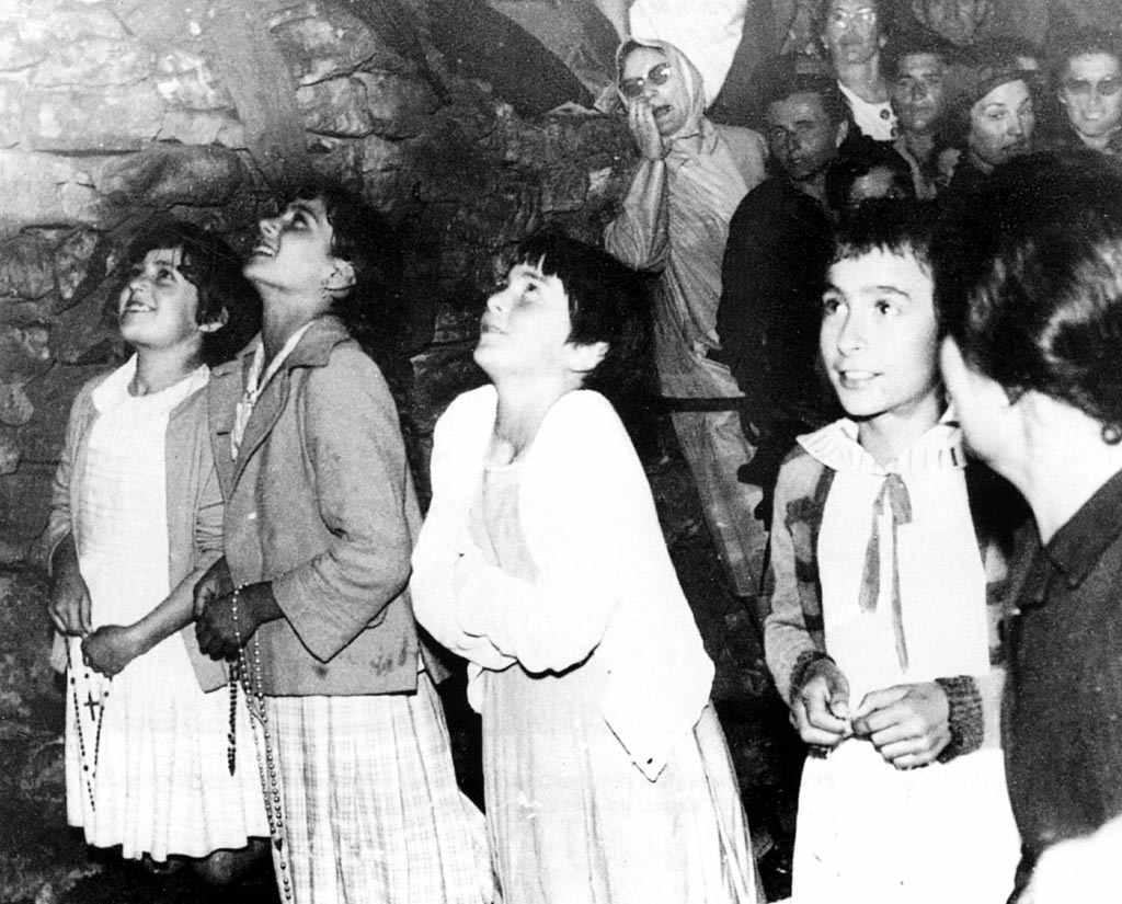 Visionaries in Garabandal looking upwards, 1961