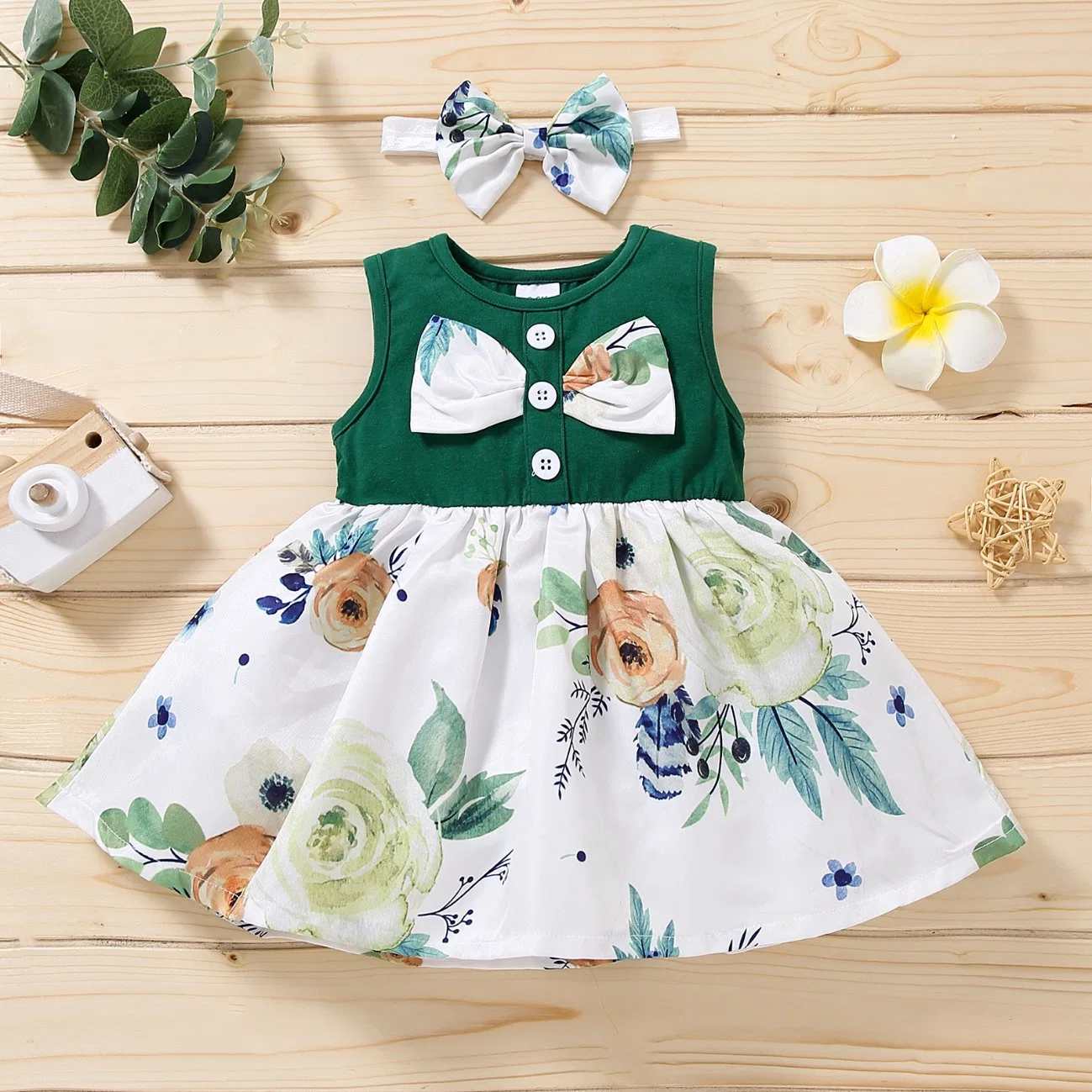Baby girl dress with floral pattern
