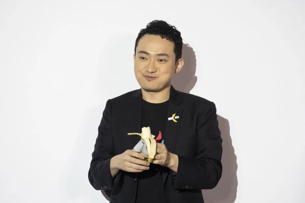 Crypto boss Justin Sun eats banana art he bought for US$6.2 ...