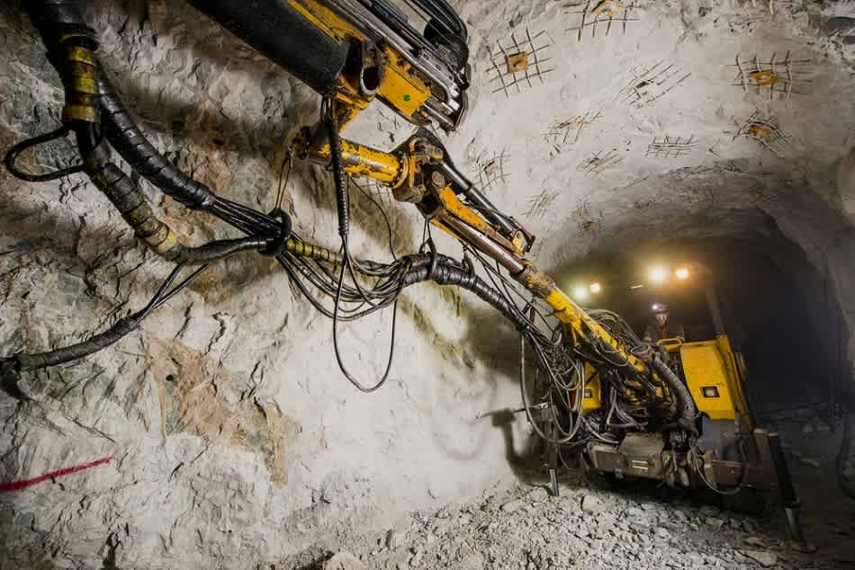 Advanced drilling machine in underground mine