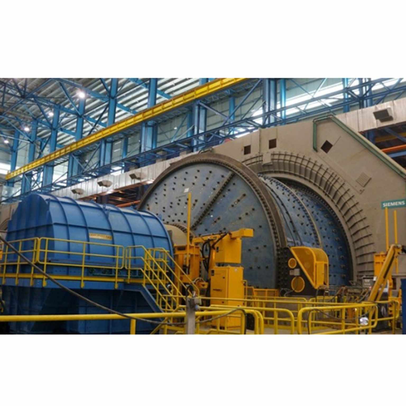 Modern mineral processing plant with large grinding mill machinery