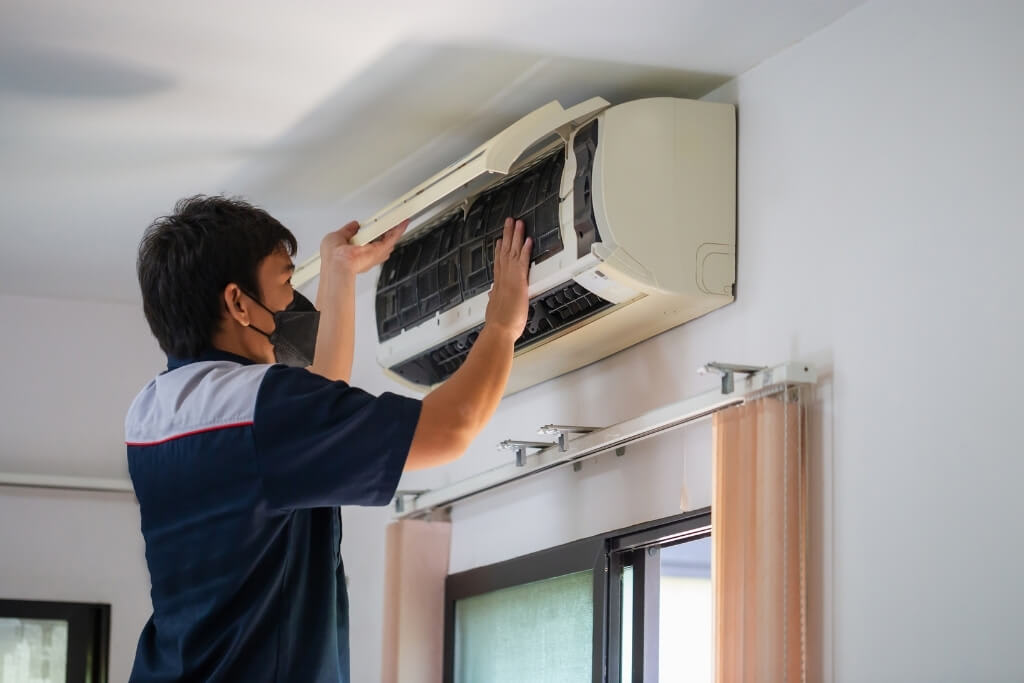 Professional AC repair technician in Powai Mumbai